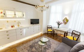 Luxury Apartment Pod Żyrandolem